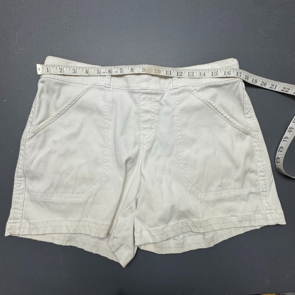 Spanx Shorts Women's XL White Chino Stretch Mid Rise Casual Streetwear 5" Inseam - Picture 4 of 7